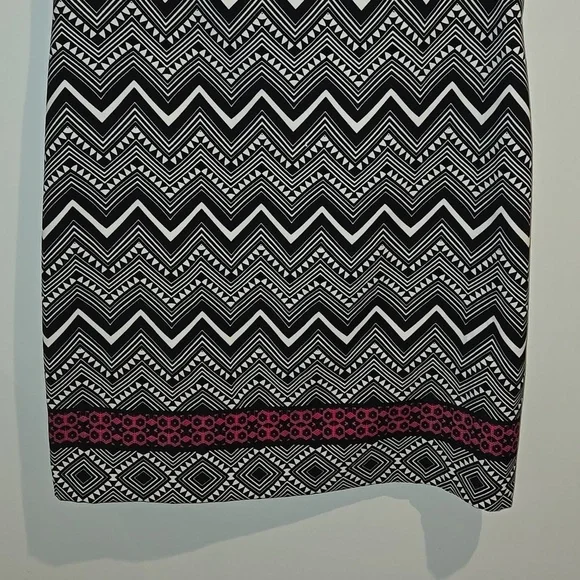 London Times black white pink chevron dress. Size 8. - Picture 3 of 7